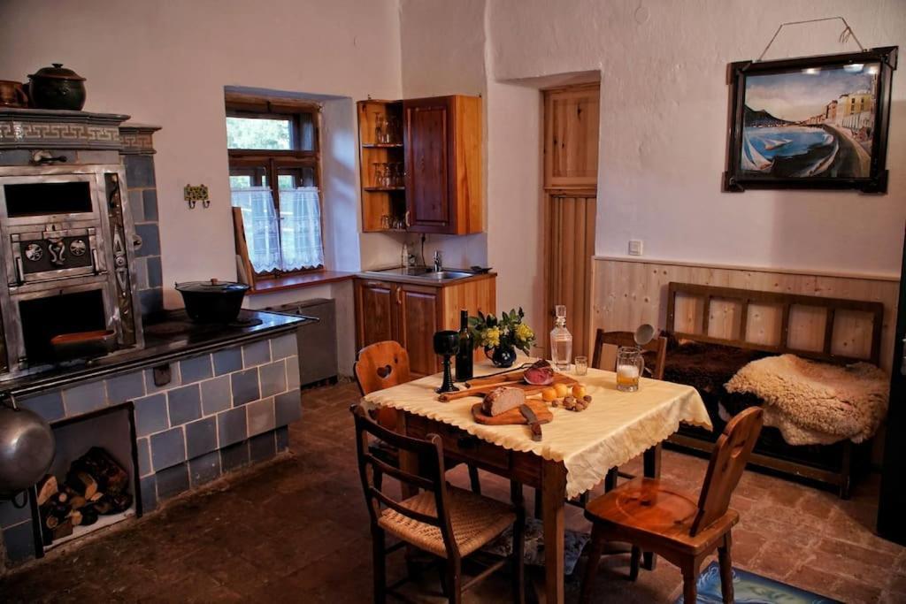 Stilvolles Landhaus Im Dreilaendereck Felsoszolnok Exterior photo
