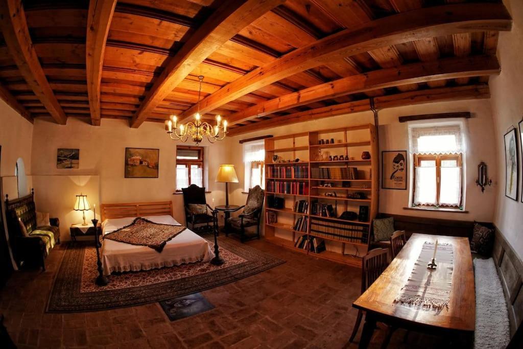 Stilvolles Landhaus Im Dreilaendereck Felsoszolnok Exterior photo